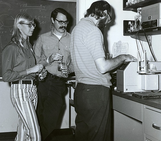 The Sambrook lab at Cold Spring Harbor Laboratory around 1971